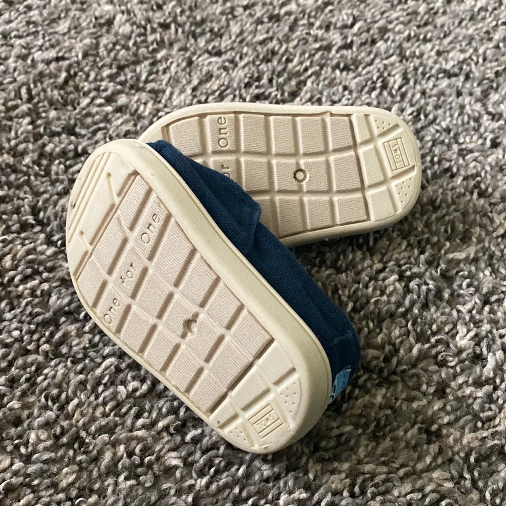 Toms - Picture 5 of 5